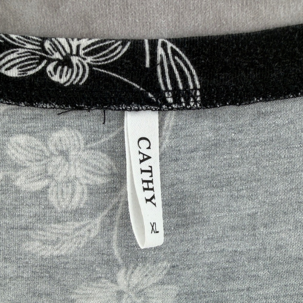 Cathy Women's Black White Floral V-Neck Tulip Sleeve Rayon Blend Top XL Feminine - Picture 5 of 9